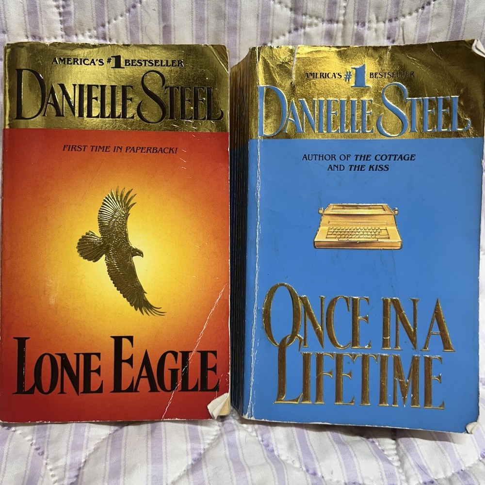 DANIELLE STEEL - ONCE IN A LIFETIME Lone Eagle- A LOT OF 2 BOOKS
